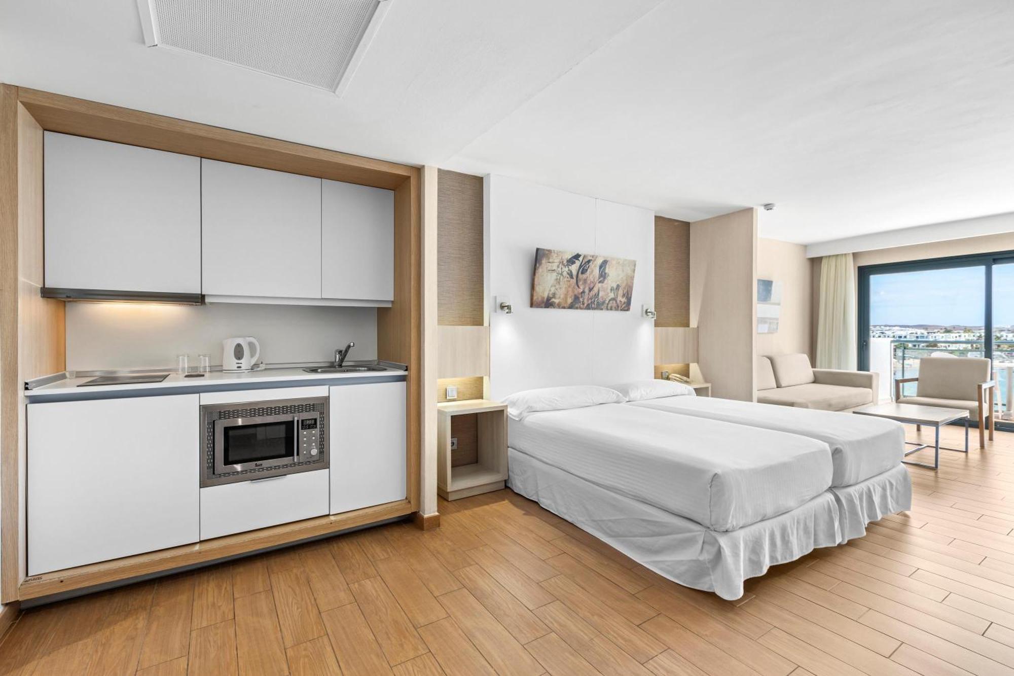 Thb Lanzarote Beach Коста Тегисе Екстериор снимка